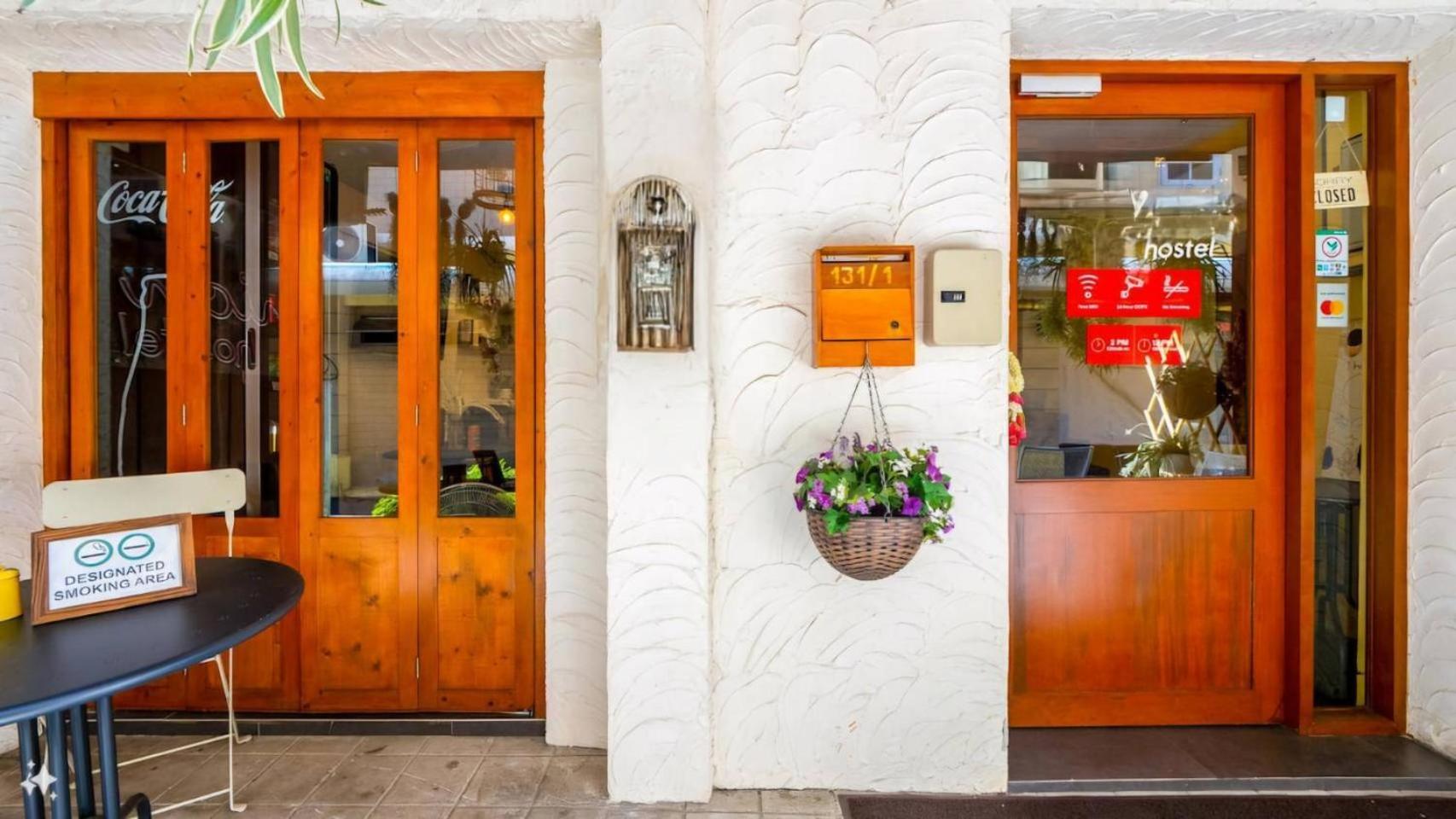 100 Years Building Bangkok Old Town By Seen Hostel Εξωτερικό φωτογραφία